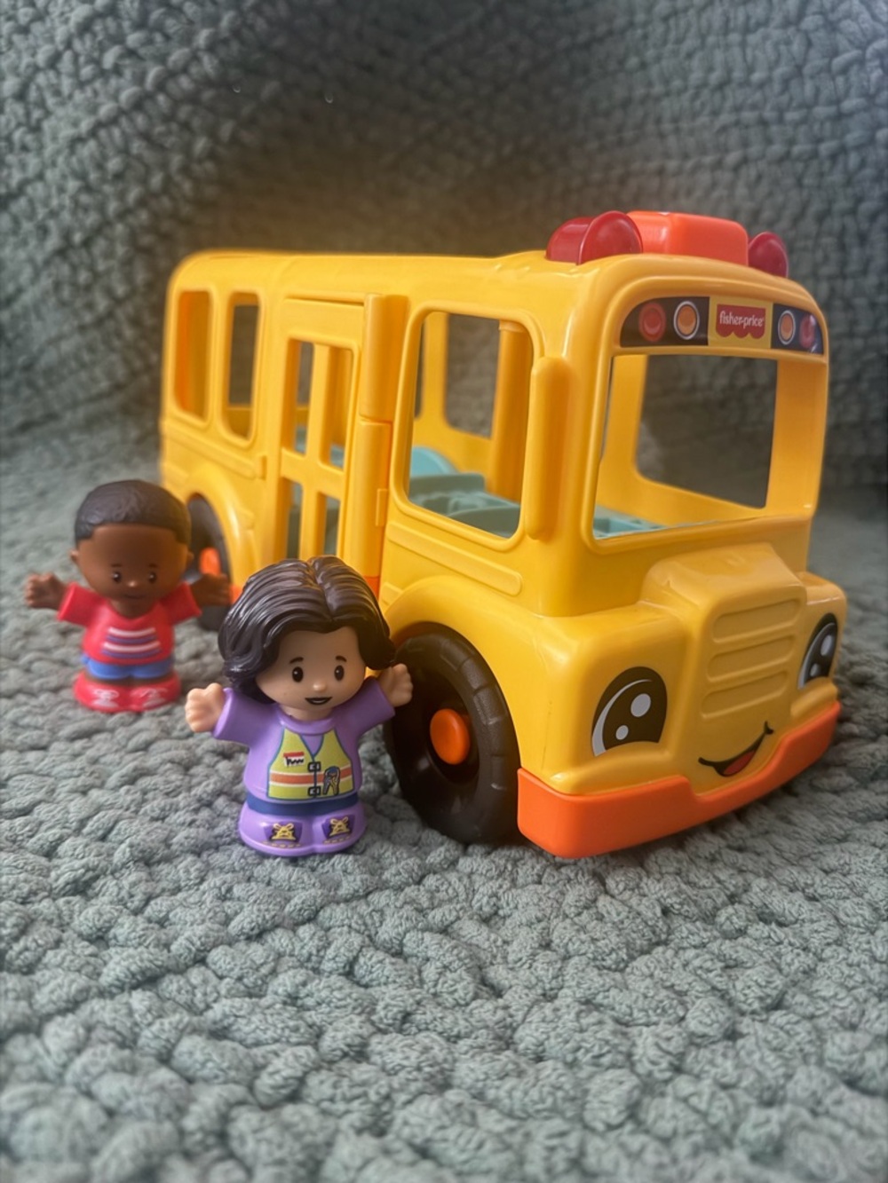 Fisher-Price Yellow School Bus Playset with Two Figures